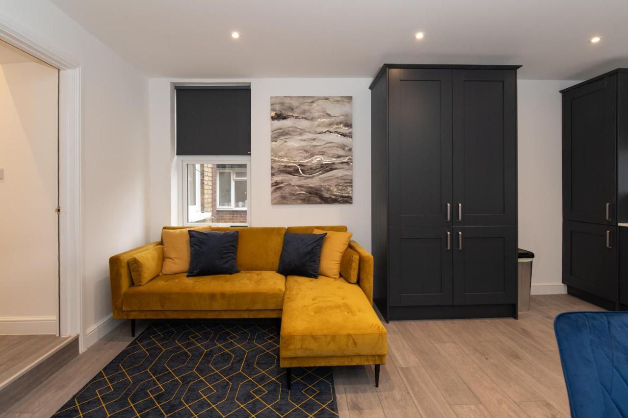 Fantastic New, London Apartment 3 Bed 1 Bath & Parking Whetstone Kültér fotó